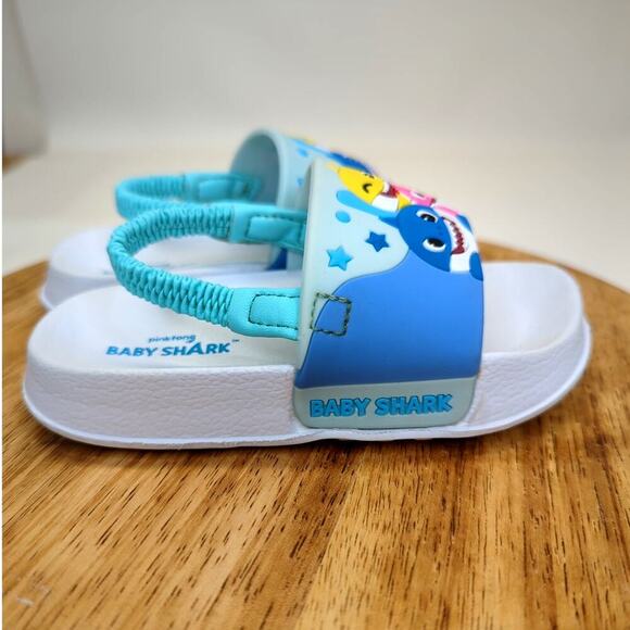 Baby Shark Sandals Size 6 - Picture 3 of 8